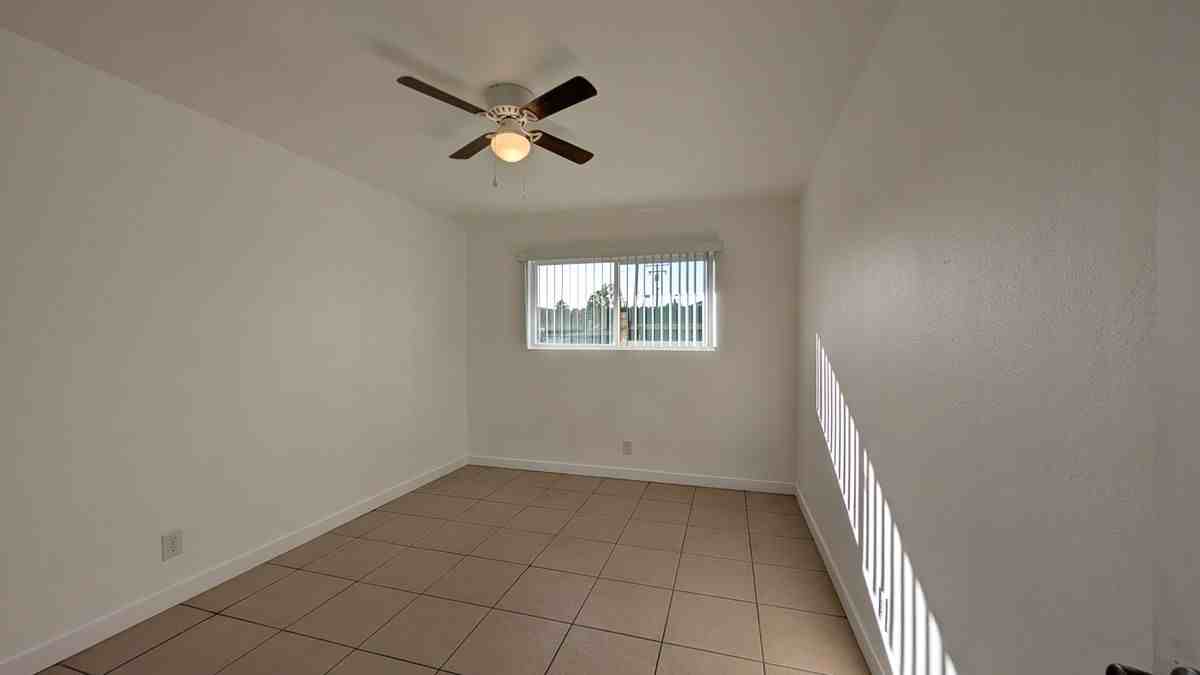 1422 Peckham St ##A - Photo 7 of 11