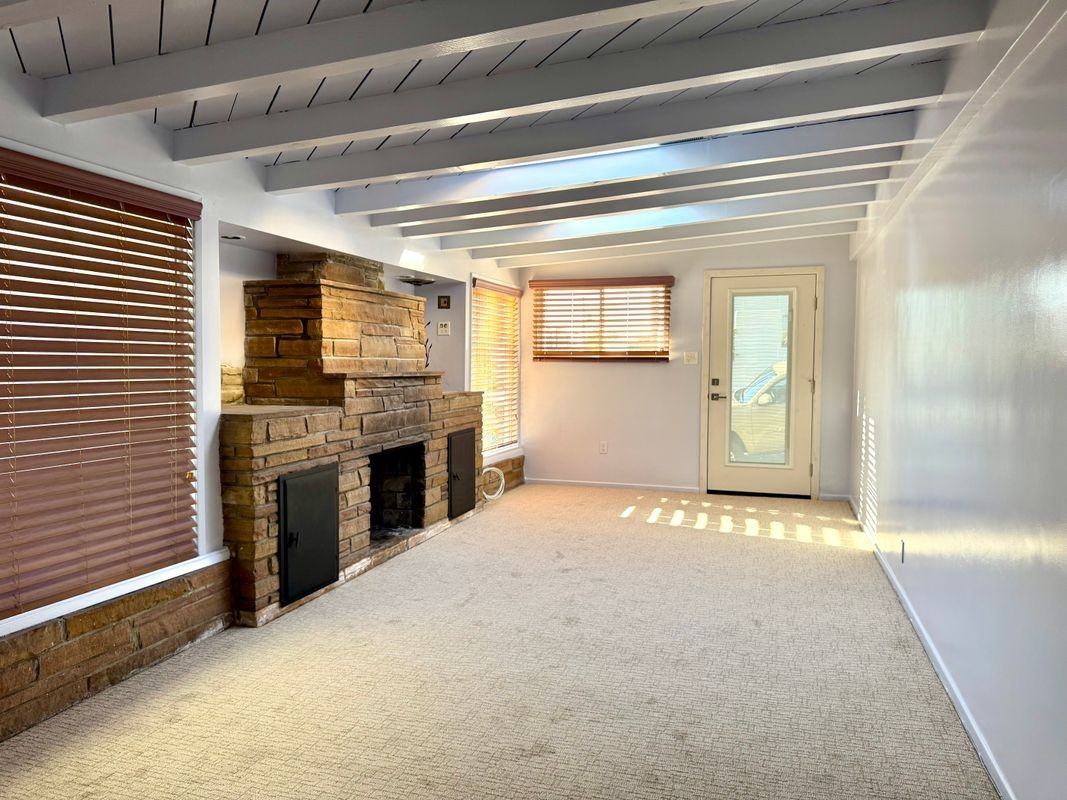 1202 2nd St - Photo 2 of 3