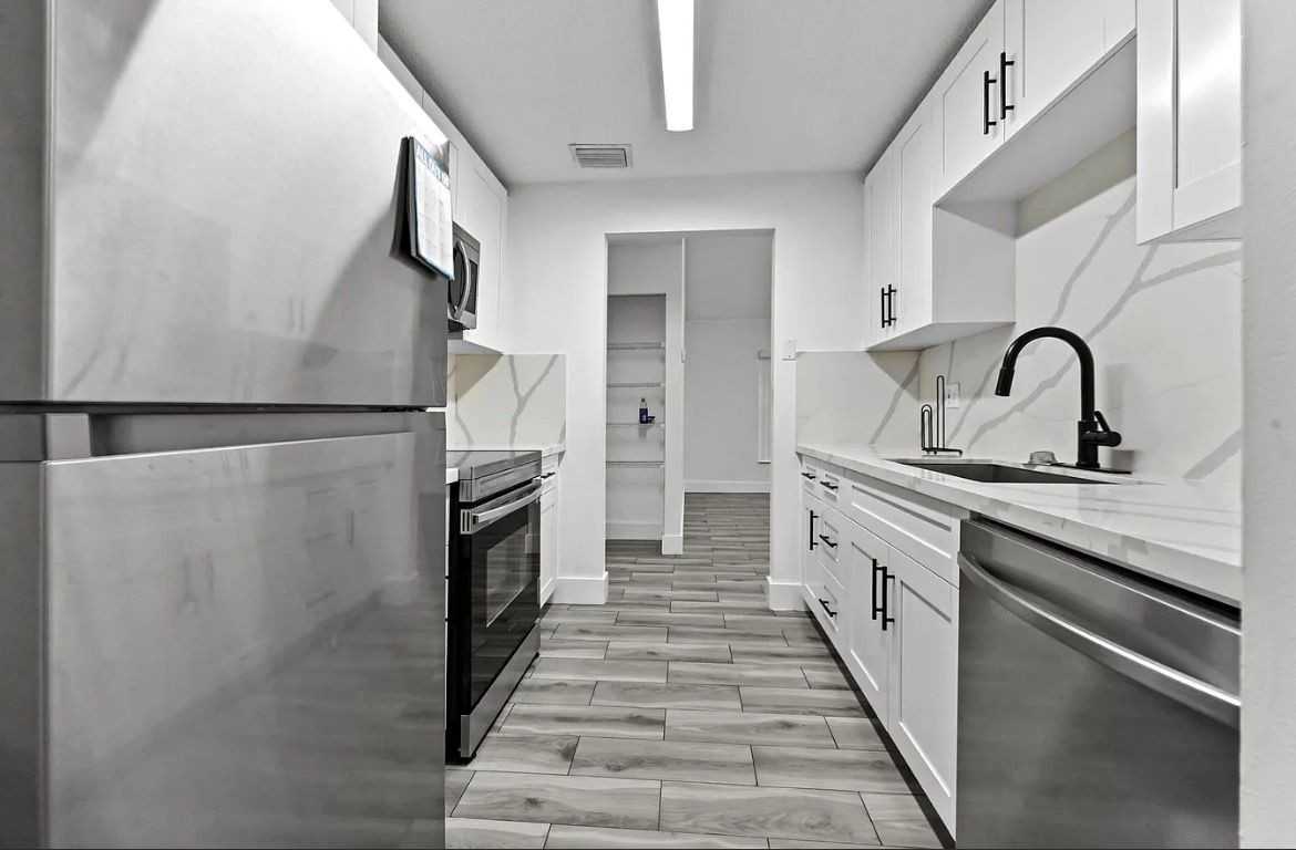 1459 Summit Run Cir - Photo 3 of 20