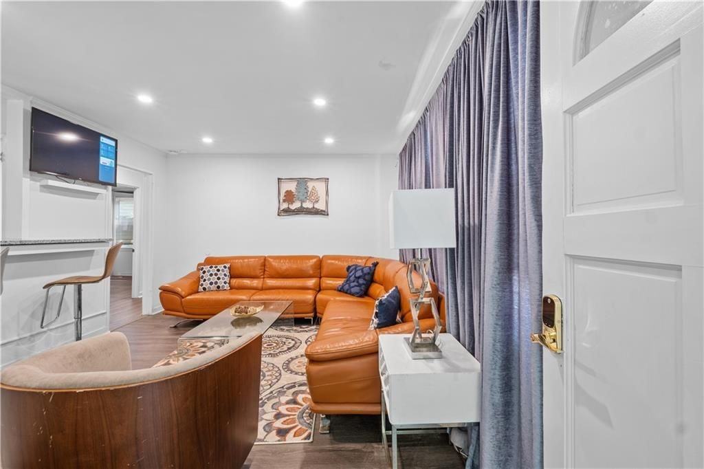 1738 Duke Rd - Photo 2 of 23