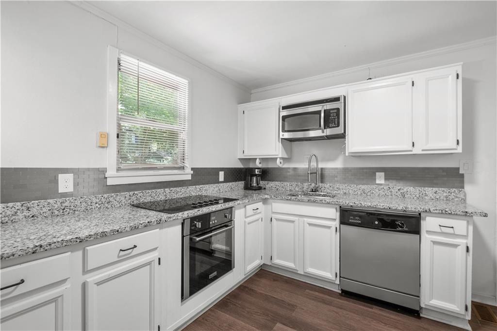 1738 Duke Rd - Photo 4 of 23