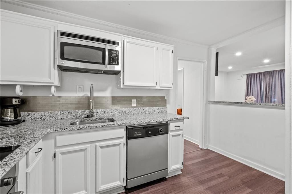 1738 Duke Rd - Photo 5 of 23