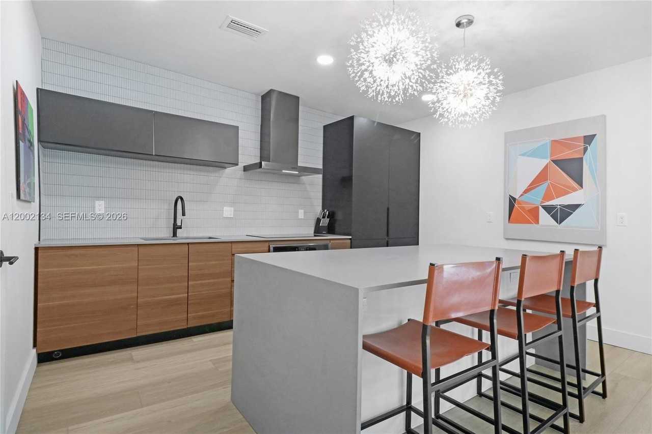 811 Ne 17th Ct #0 - Photo 3 of 40