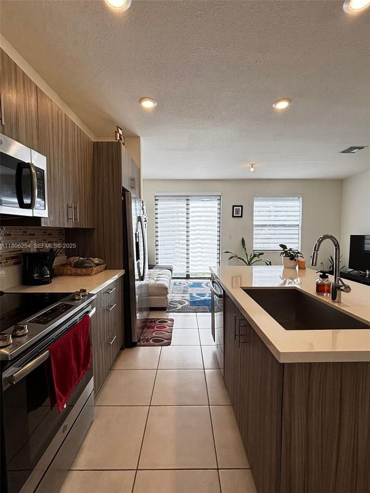 15860 Northwest 91st Court - Photo 4 of 48