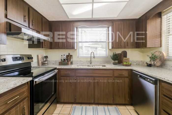 8726 Saint Regis Ln - Photo 2 of 17