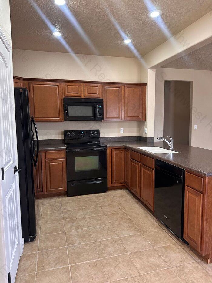 2916 Hammond Blvd - Photo 2 of 15