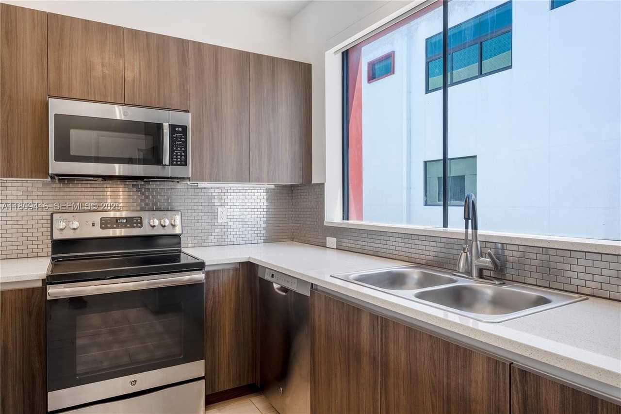 113 Northeast 6th Street #609 - Photo 2 of 64