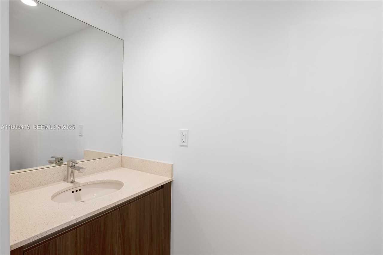 113 Northeast 6th Street #609 - Photo 4 of 64