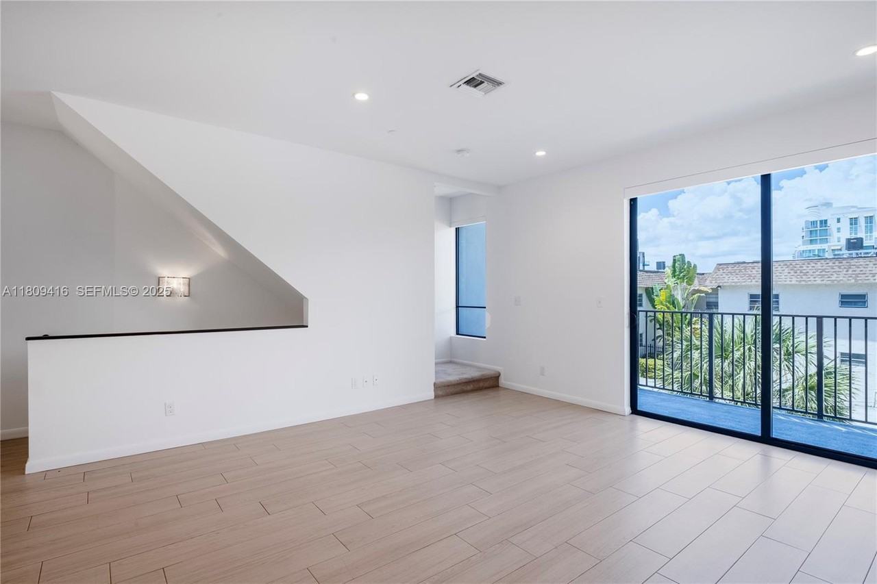 113 Northeast 6th Street #609 - Photo 6 of 64