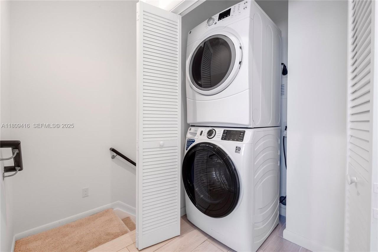 113 Northeast 6th Street #609 - Photo 7 of 64