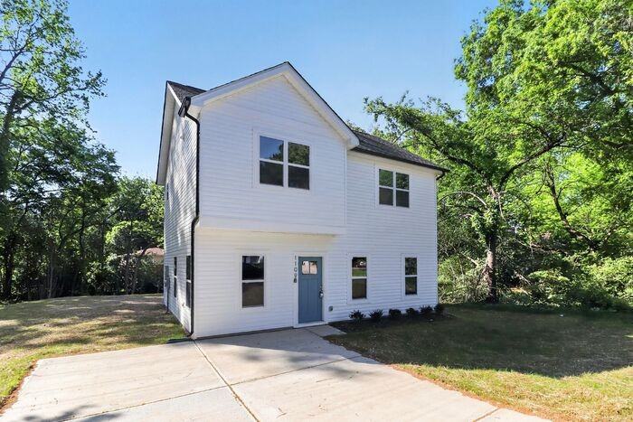 1109 Harvard St - Photo 2 of 31