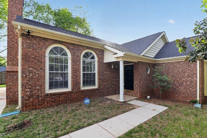 900 Gretna Green Dr - Photo 2 of 31