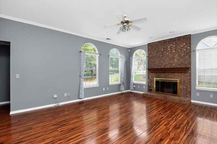 900 Gretna Green Dr - Photo 6 of 31