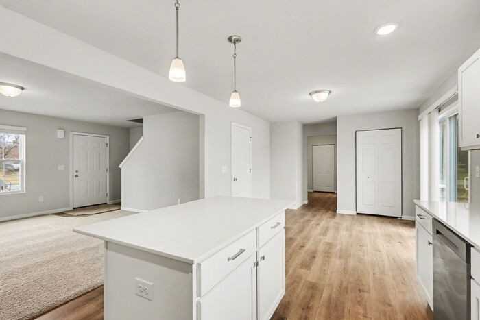1401 Ridgeview Dr - Photo 2 of 21