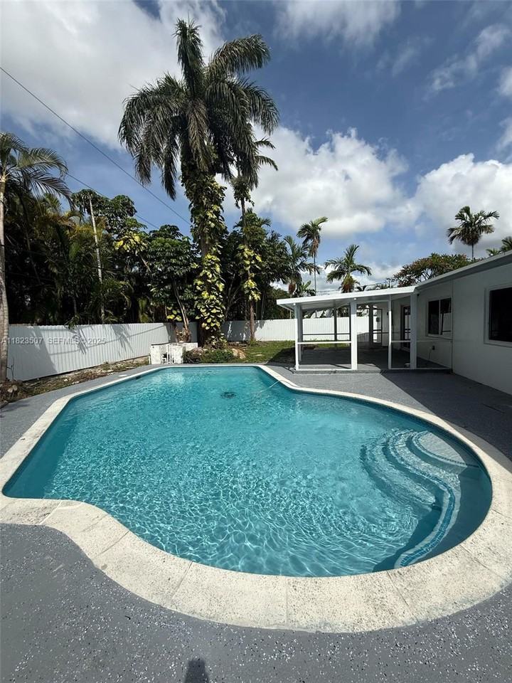 9934 Southwest 195th Street #9934 - Photo 5 of 12