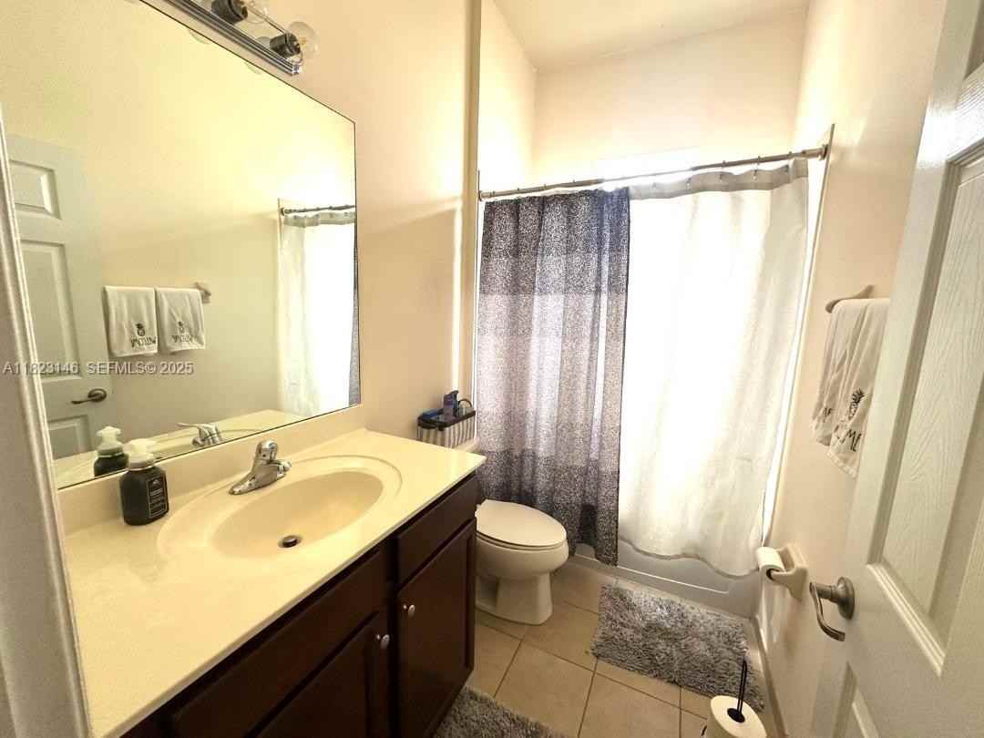 9050 Southwest 170th Court - Photo 4 of 22