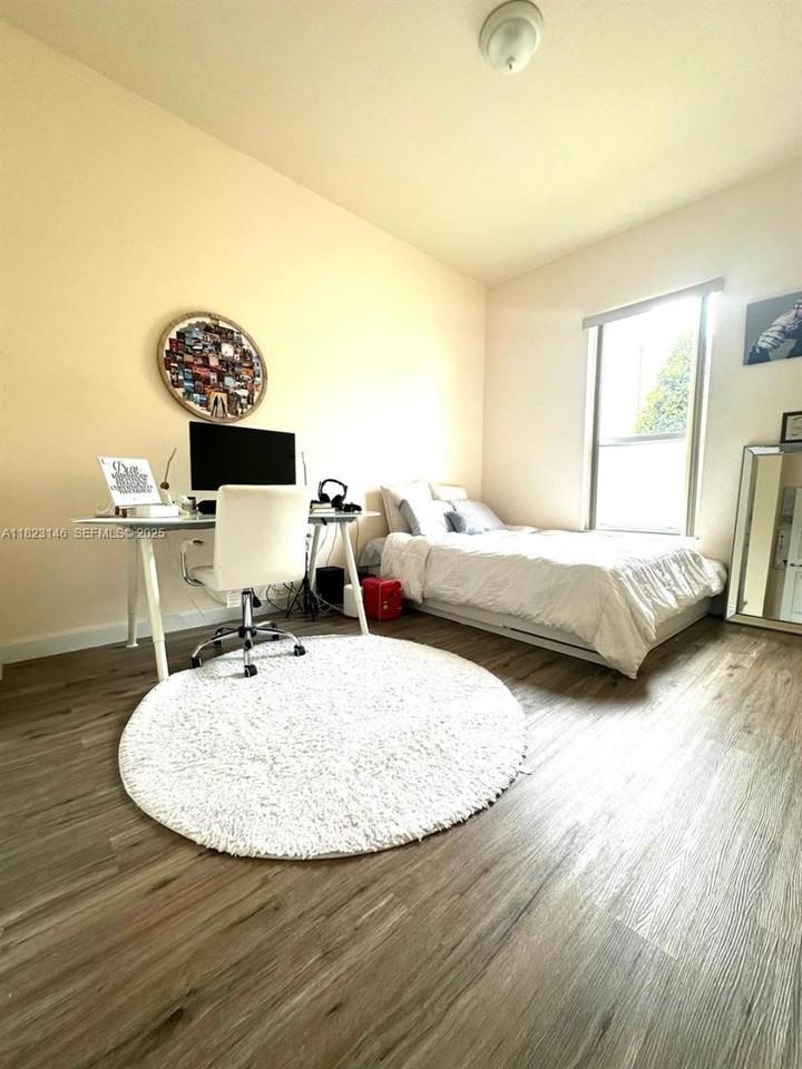 9050 Southwest 170th Court - Photo 6 of 22