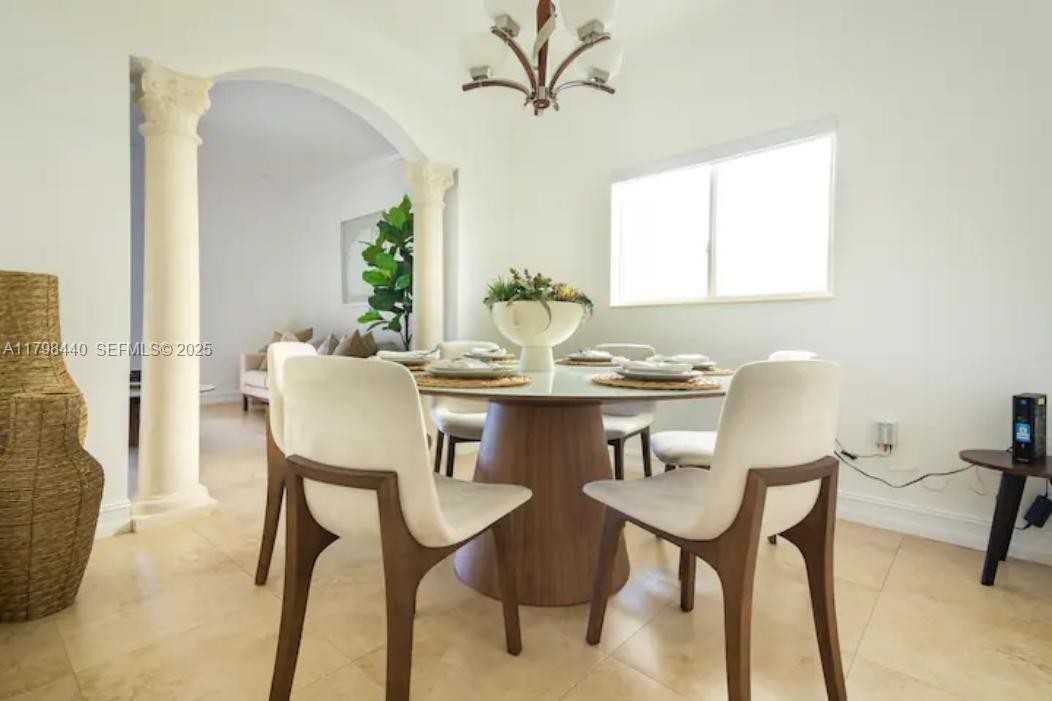 15566 Southwest 13th Terrace - Photo 5 of 27