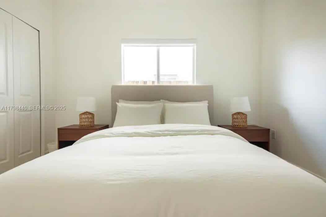 15566 Southwest 13th Terrace - Photo 6 of 27