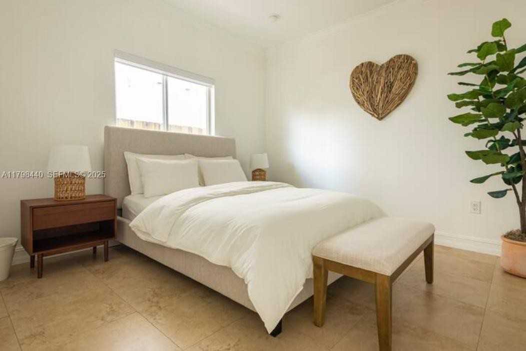 15566 Southwest 13th Terrace - Photo 7 of 27