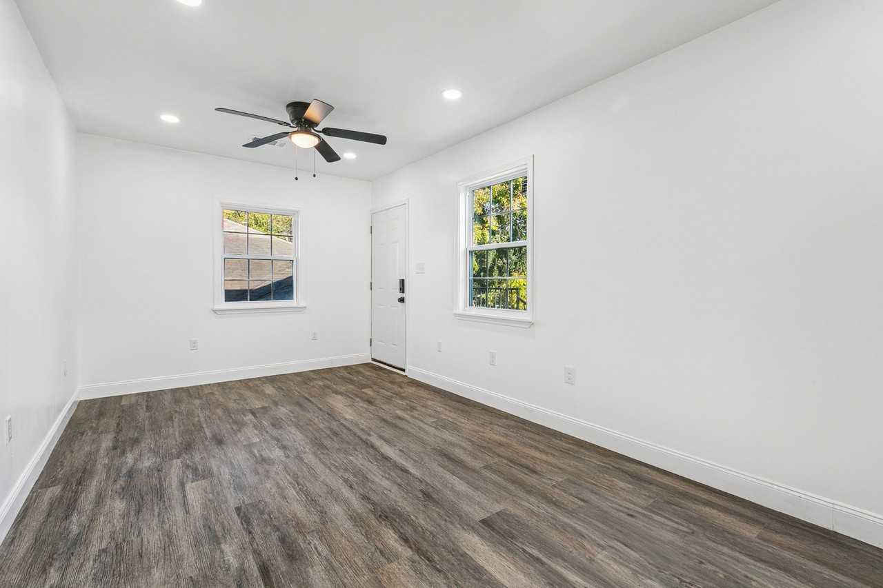 1925 Broadway St #NA - Photo 7 of 12