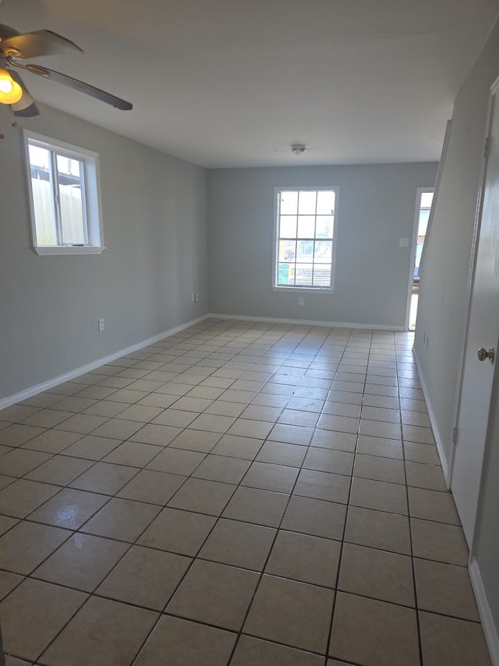 2845 Kingston St #2845 - Photo 3 of 15