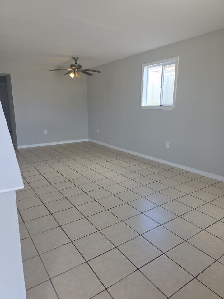 2845 Kingston St #2845 - Photo 4 of 15