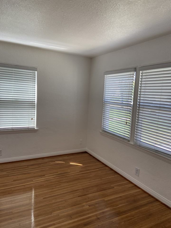 404 S Juanita Ave #NA - Photo 3 of 33