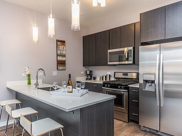 2516 W Harrison St #2 - Photo 2 of 15