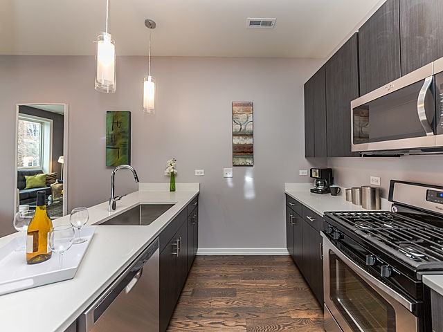 2516 W Harrison St #2 - Photo 3 of 15