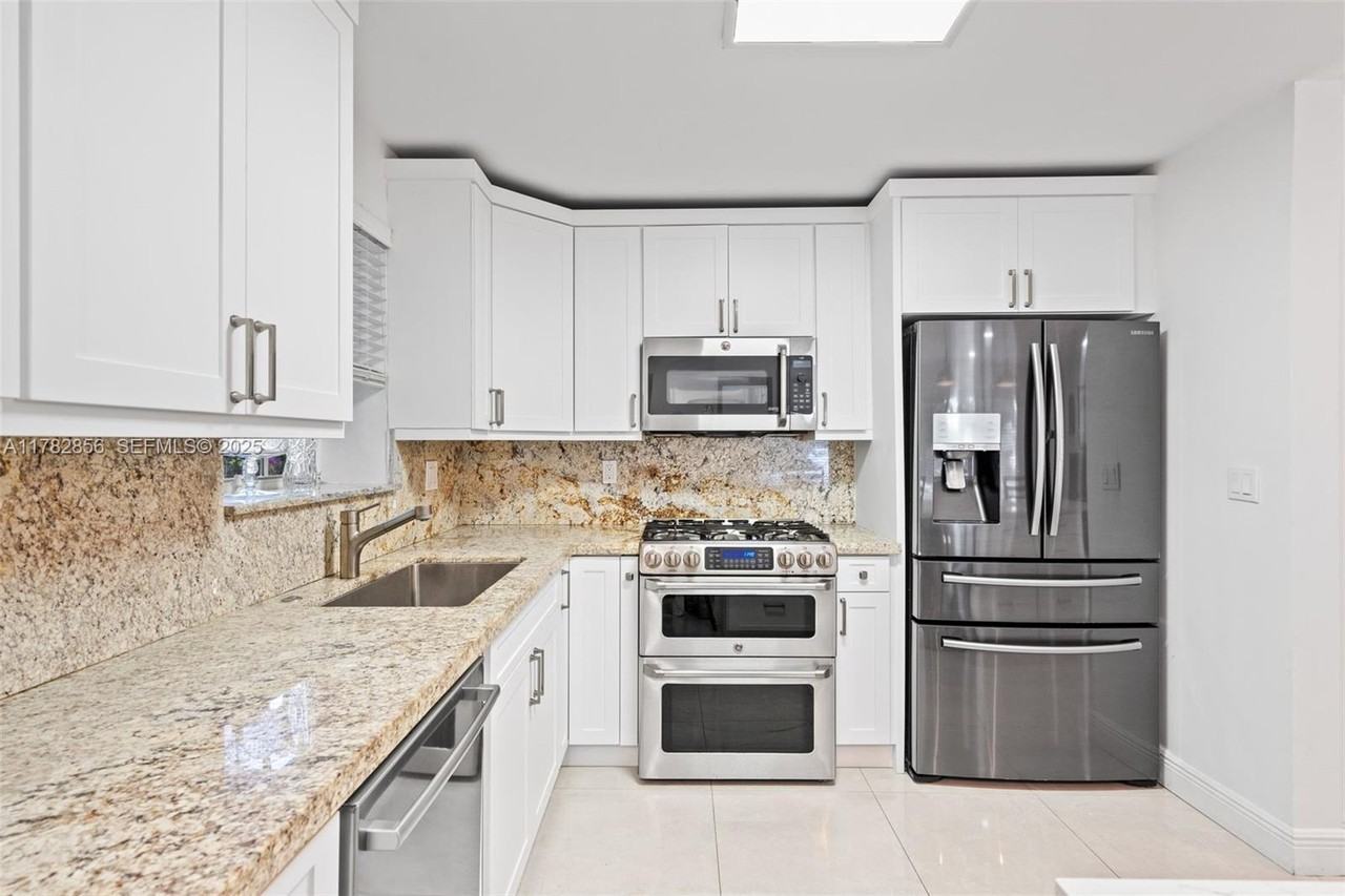 9221 Southwest 16th Street - Photo 2 of 44