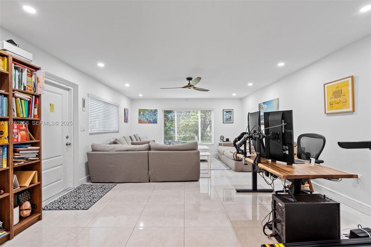 9221 Southwest 16th Street - Photo 5 of 44