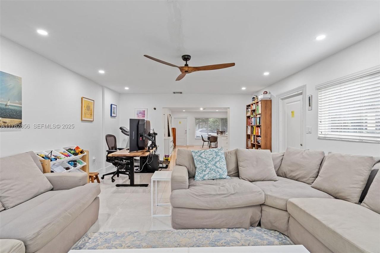 9221 Southwest 16th Street - Photo 7 of 44