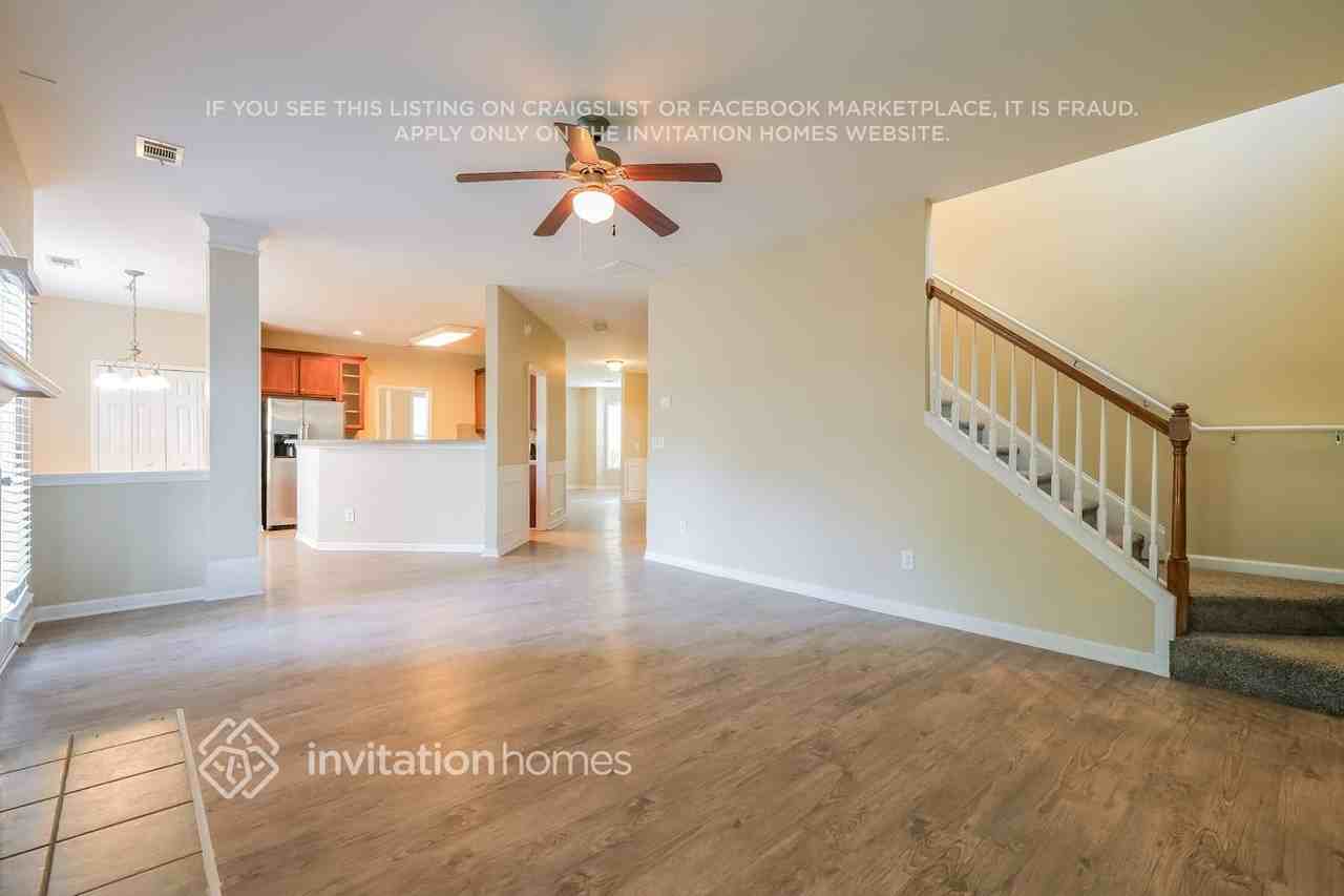 4392 Walforde Blvd - Photo 6 of 18