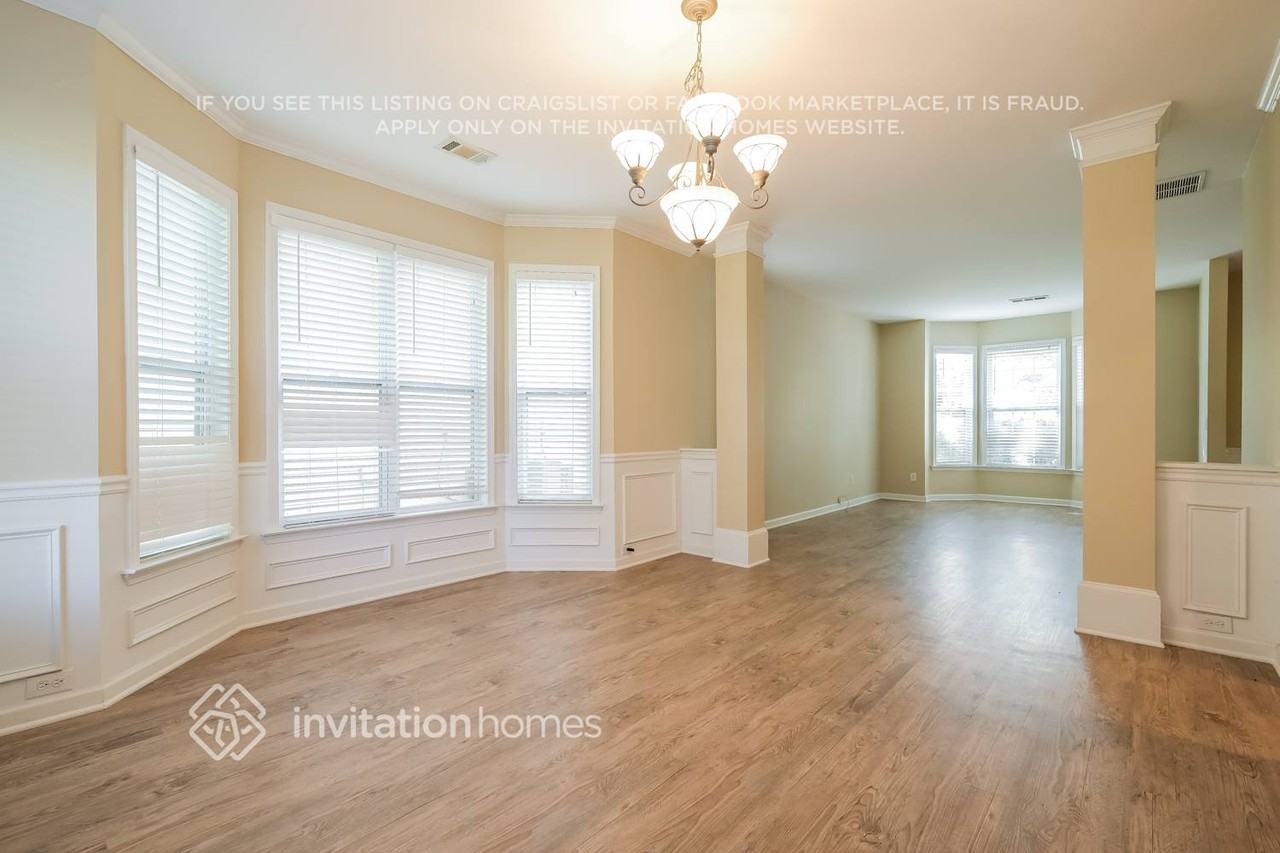 4392 Walforde Blvd - Photo 7 of 18
