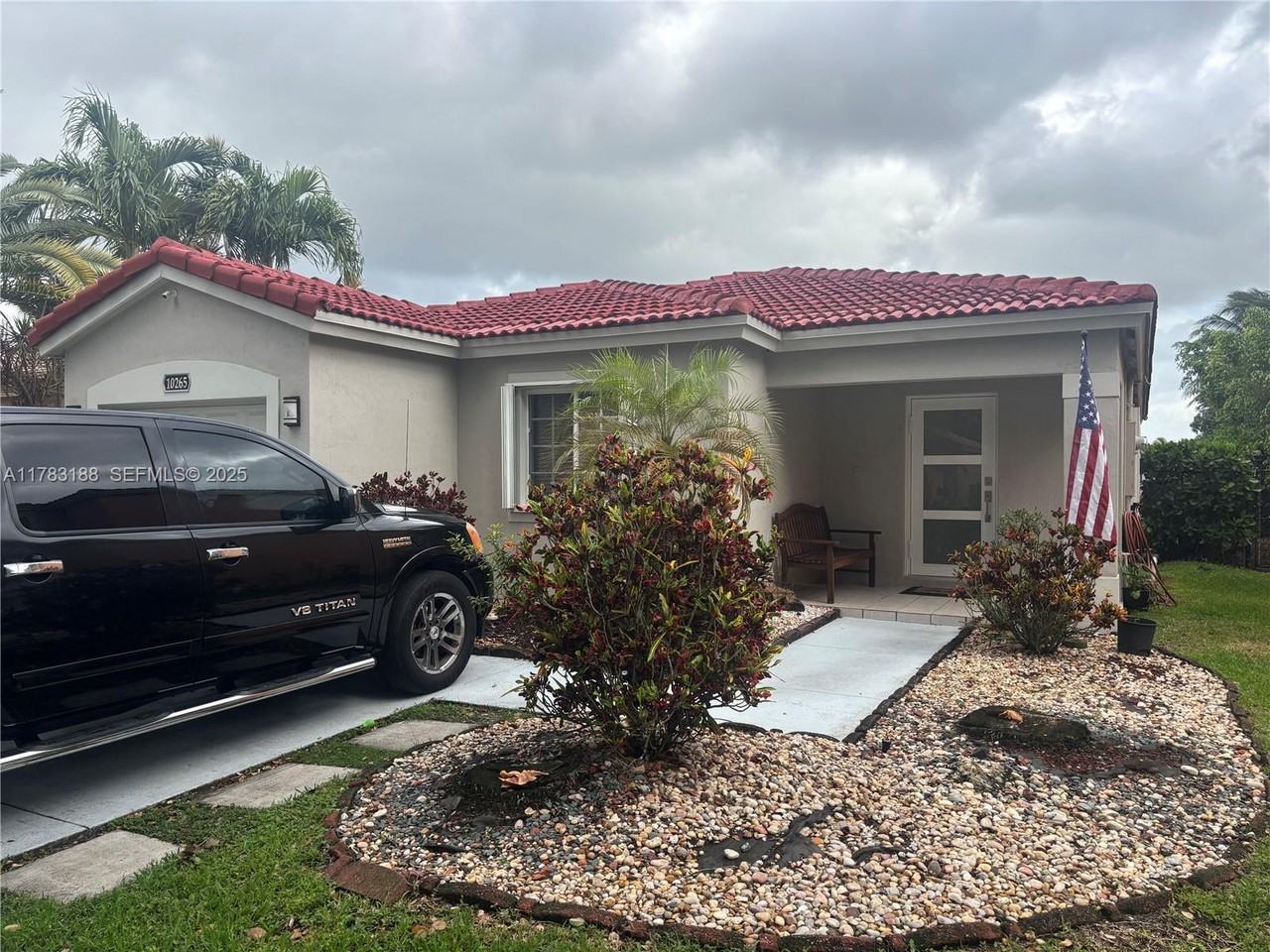 10265 Southwest 24th Court - Photo 5 of 12