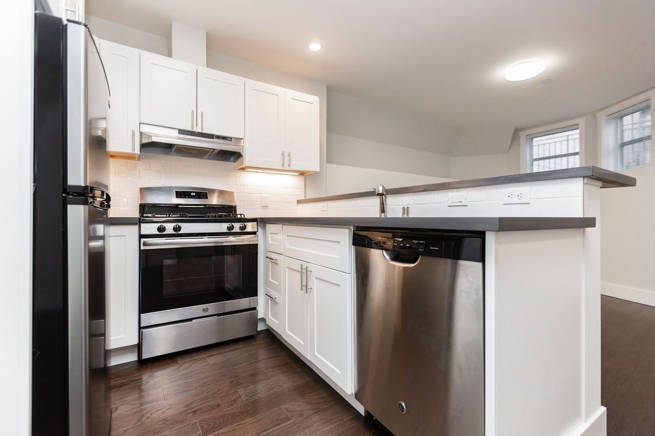 1445 Mason - Photo 3 of 25