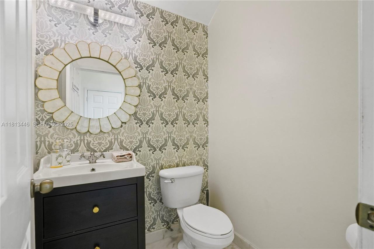 20234 Southwest 128th Place - Photo 3 of 34