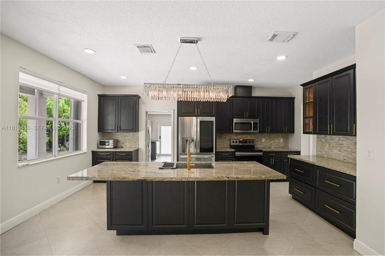 20234 Southwest 128th Place - Photo 4 of 34