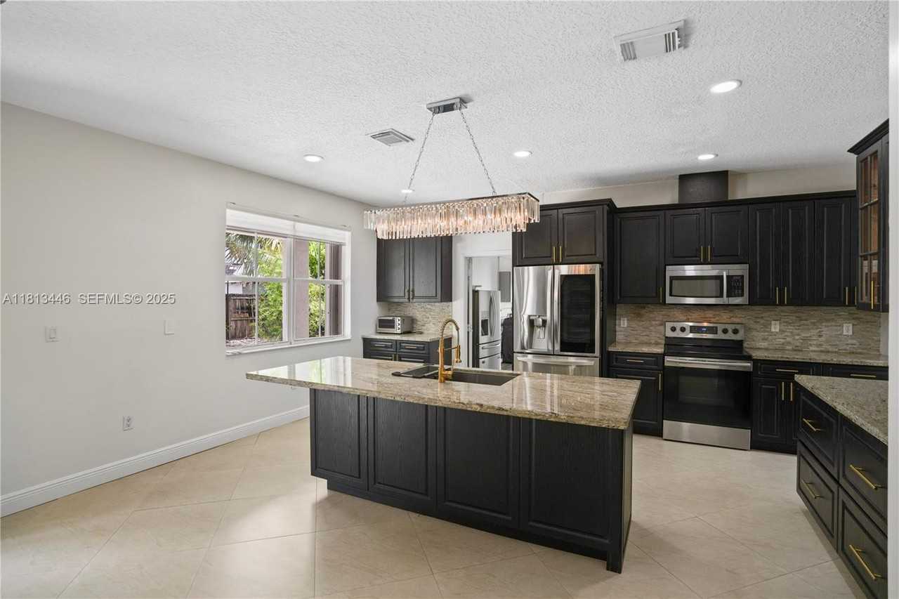 20234 Southwest 128th Place - Photo 6 of 34