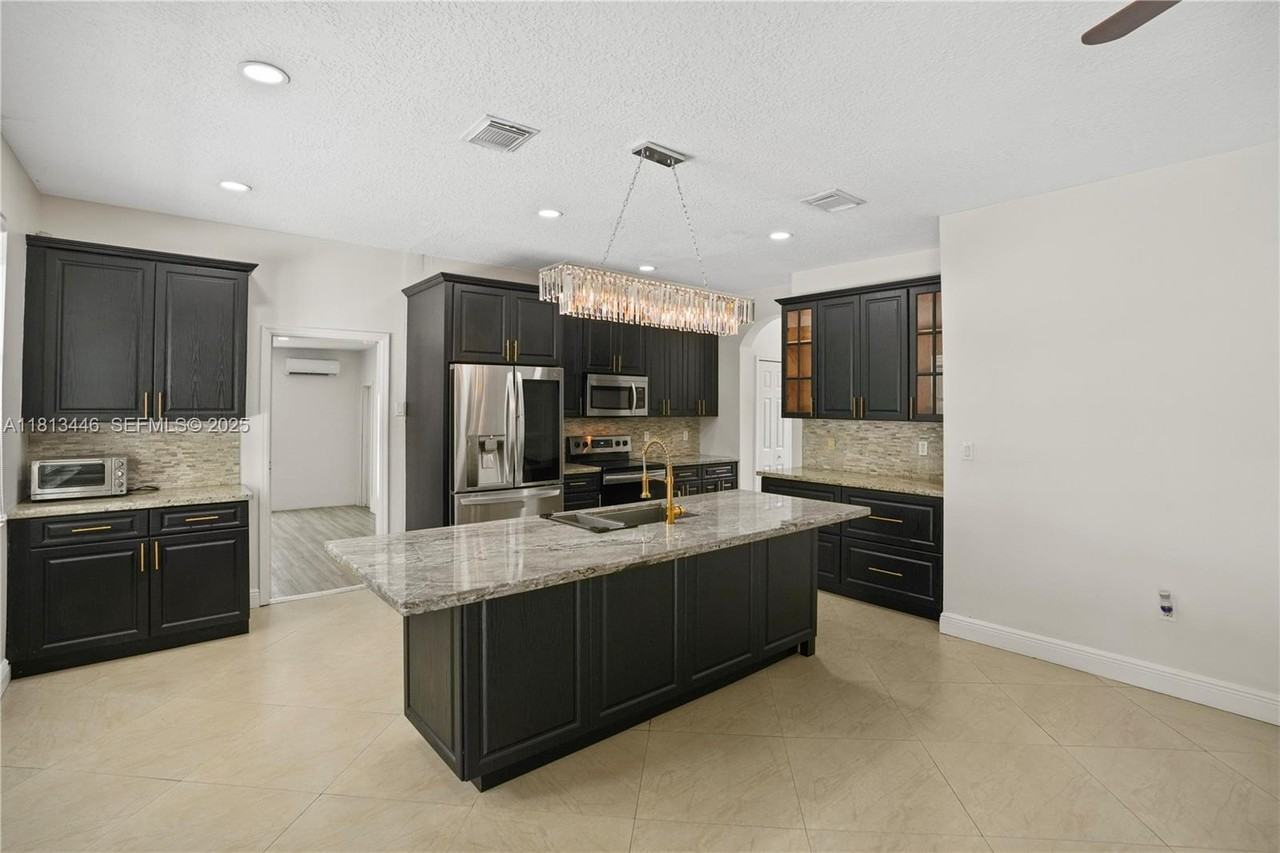 20234 Southwest 128th Place - Photo 7 of 34