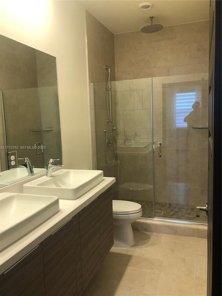 15668 Northwest 91st Court - Photo 5 of 20