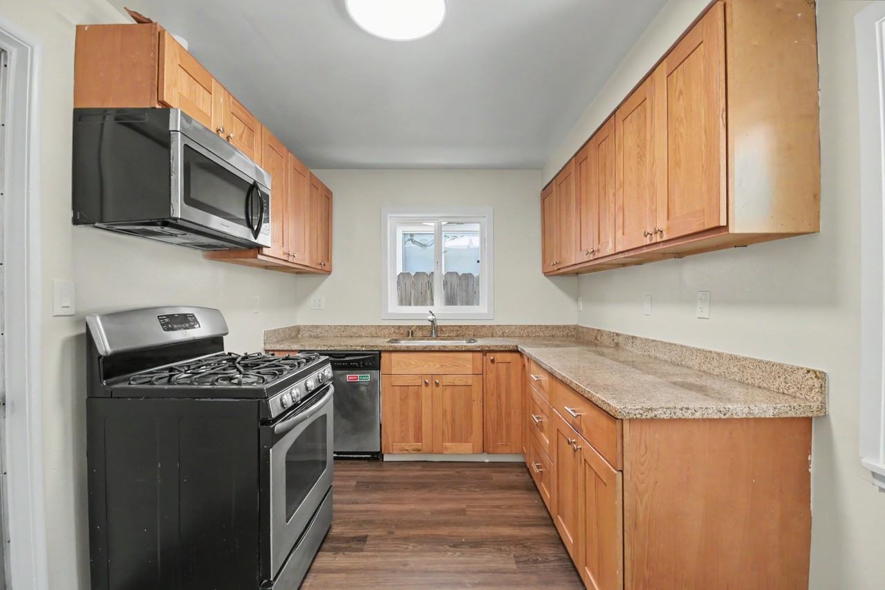 1125 Henderson Ave #1 - Photo 3 of 10