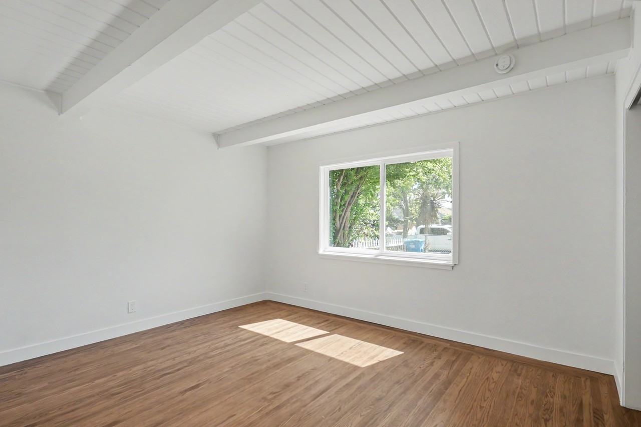 1125 Henderson Ave #1 - Photo 6 of 10