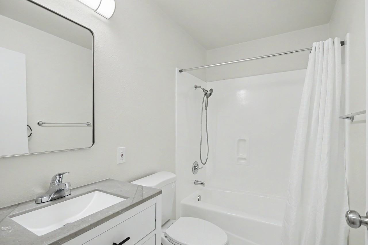 1125 Henderson Ave #1 - Photo 7 of 10