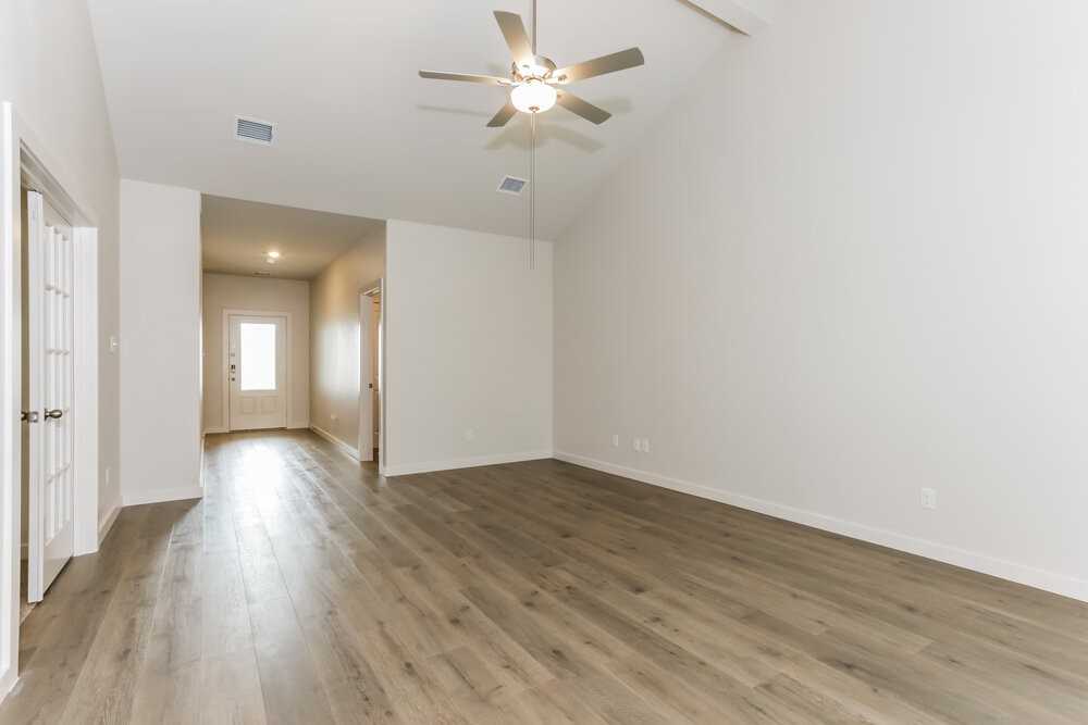 1525 Woodwinds Dr - Photo 3 of 16