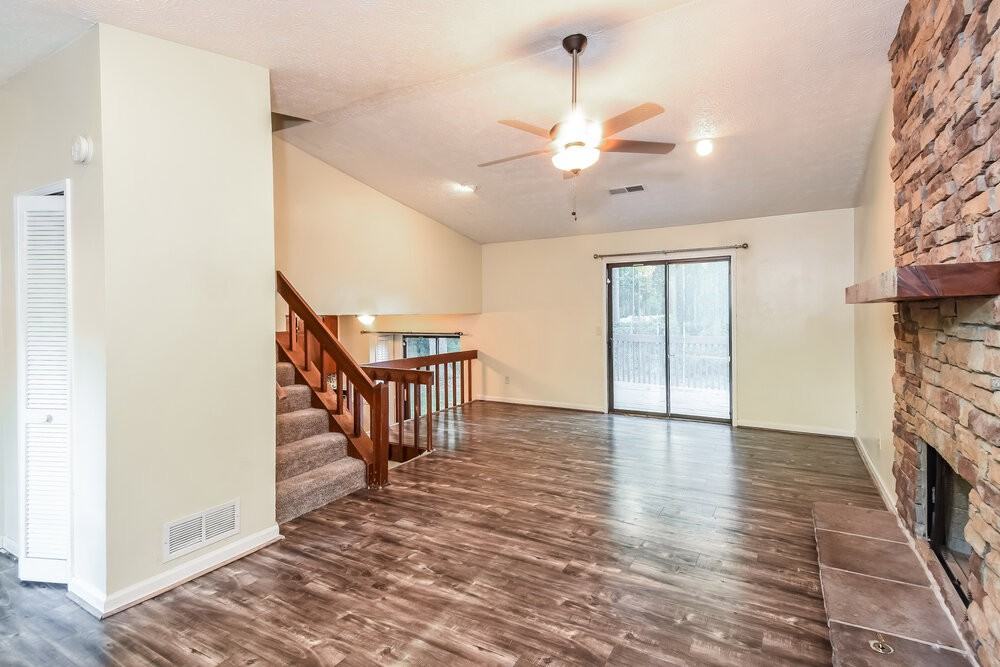 496 Jaywood Dr - Photo 5 of 17