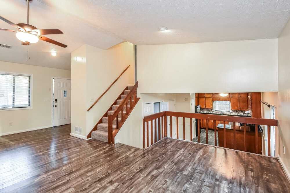 496 Jaywood Dr - Photo 7 of 17