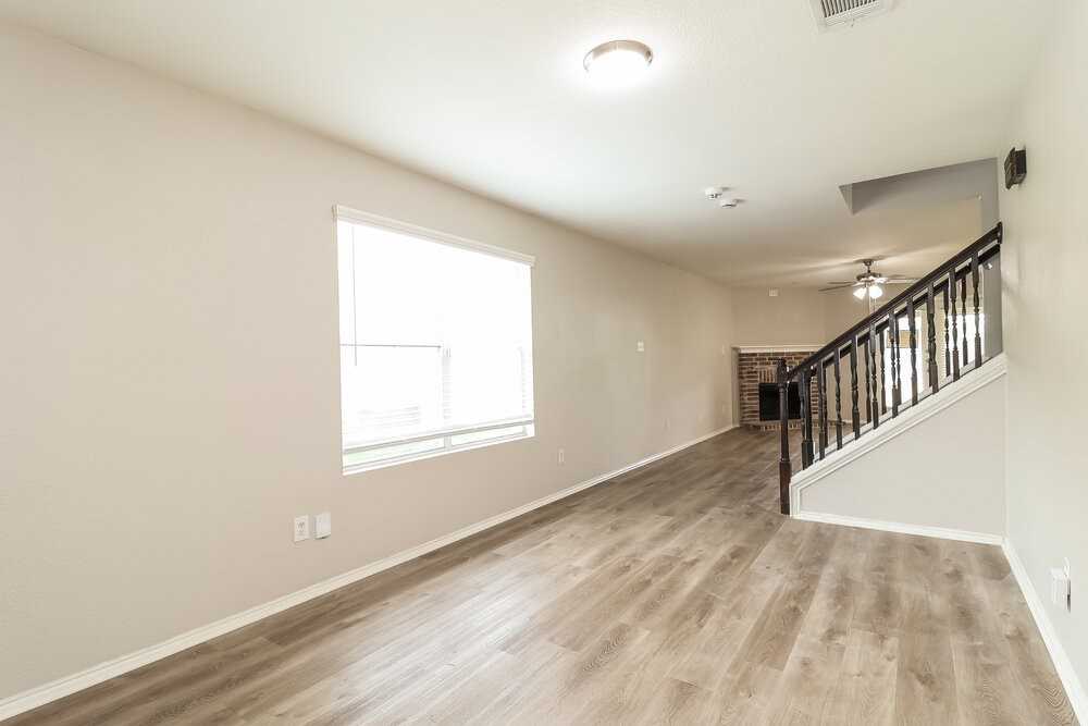 1813 Vineridge Ln - Photo 4 of 17