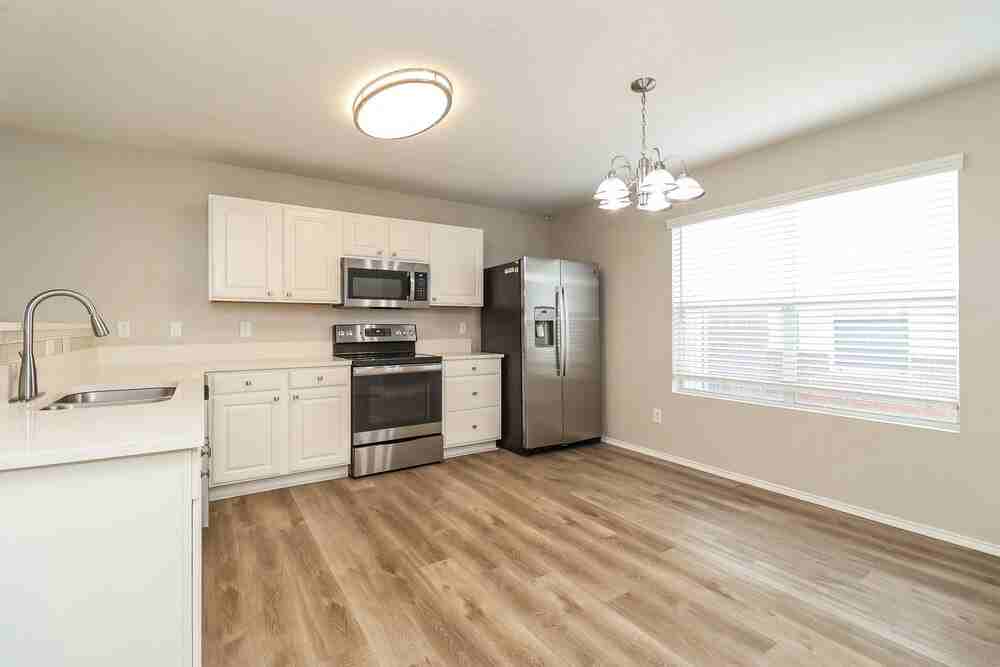 1813 Vineridge Ln - Photo 5 of 17